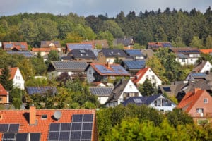 Solarpanäle auf Hausdächern in Österreich